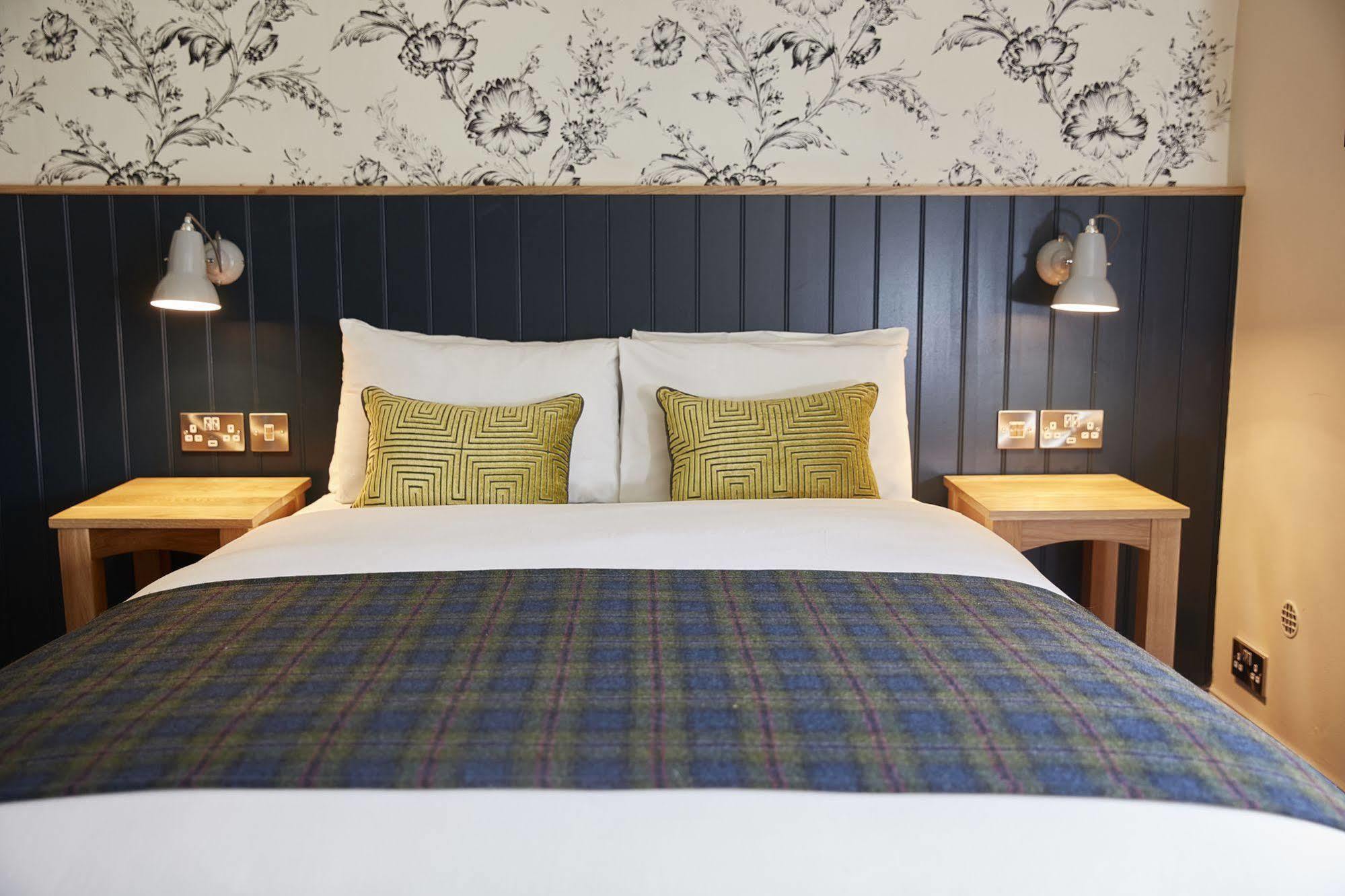 Thaxted Swan Hotel By Greene King Inns מראה חיצוני תמונה